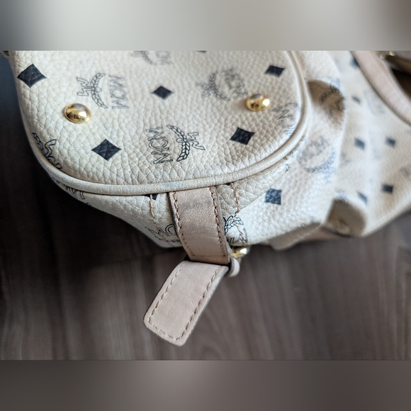 MCM Monogram Hobo Shoulder Leather Bag With Lock And Key - Picture 4 of 16